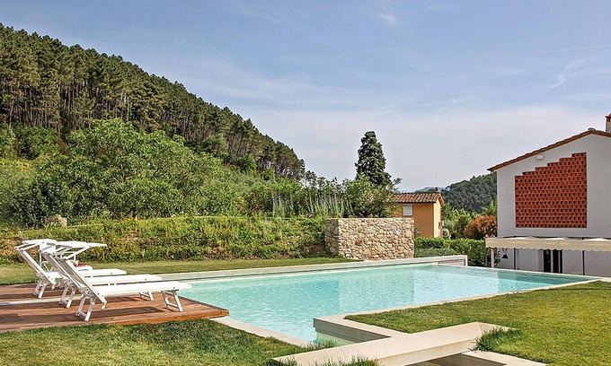 Vorno House | Large spacious vacation home with pool between Lucca and the Mediterranean Sea.