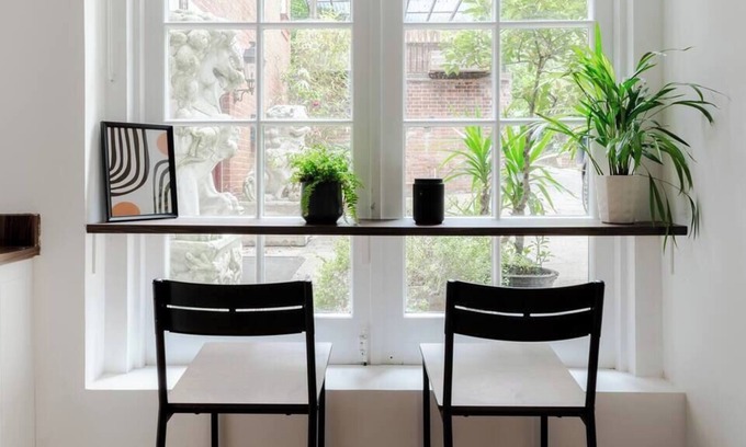 Frognal and Fitzjohns Apartment | Large Studio in Hampstead with Character