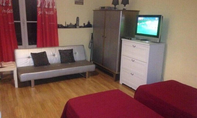 Vittel Apartment | Large studio located opposite the spa park.