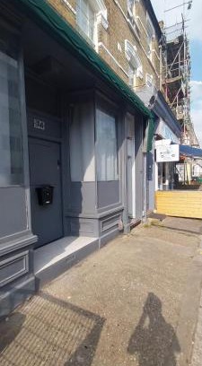 Highbury West Apartment | large Studio Near Arsenal Stadium
