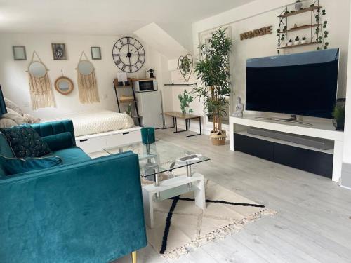 Parapluies Apartment | Large Studio with Terrace