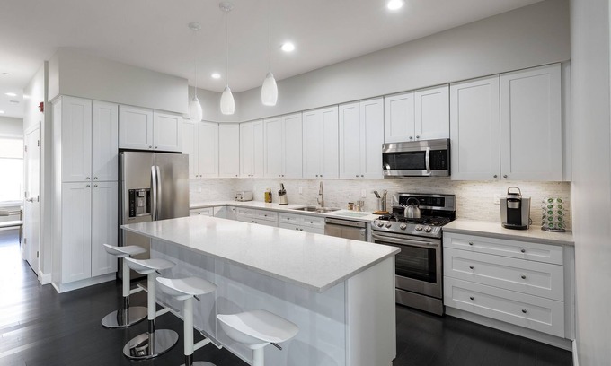 Hoboken Apartment | Large Stylish 3BR Loft on Cobblestone Ln Near NYC
