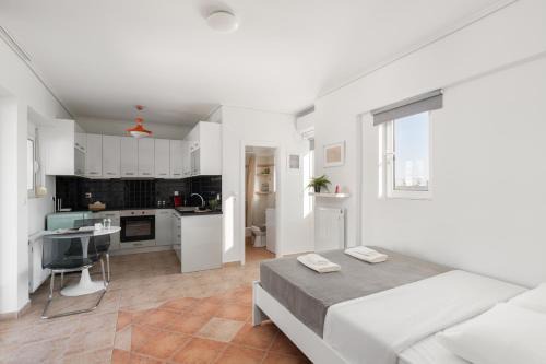 Kypseli Apartment | Large terrace studio