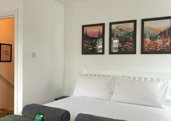 Royal Tunbridge Wells Apartment | Large Town Centre Apartment - Long & Short term available