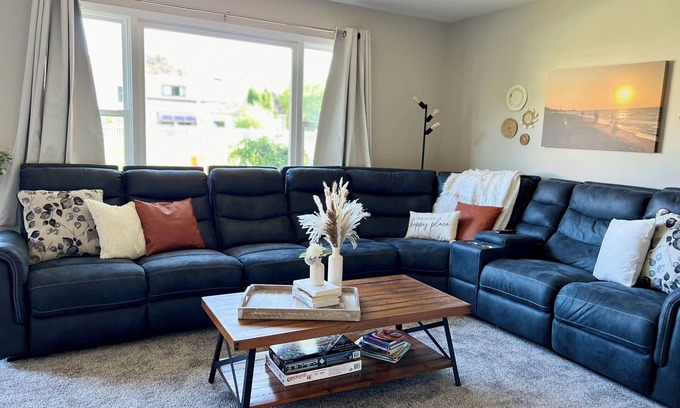 Chesterton House | Large Townhouse! Close to Dunes State Park: Short-Term Stays