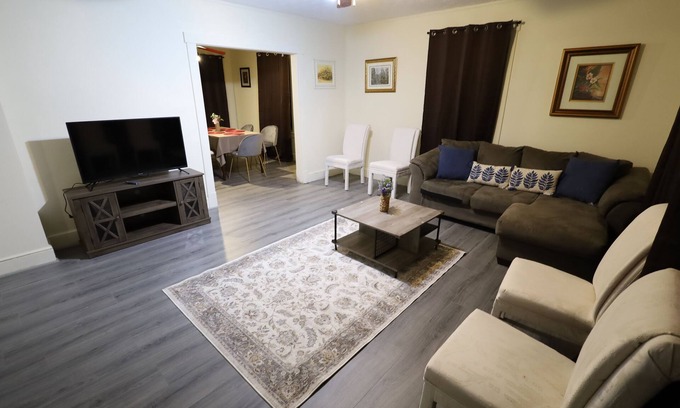Charlton Heights House | Large Updated 3 bedroom Townhome w/mountain view nearby Kanawha river