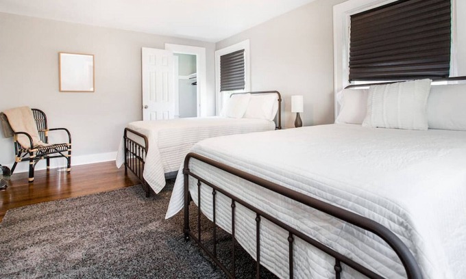 Kansas City House | Large Urban Core Home - Close to UMKC - Sleeps 14