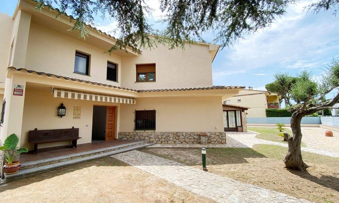 Calella de Palafrugell Ski Chalet | Large villa close to the best beaches of the Costa Brava.
