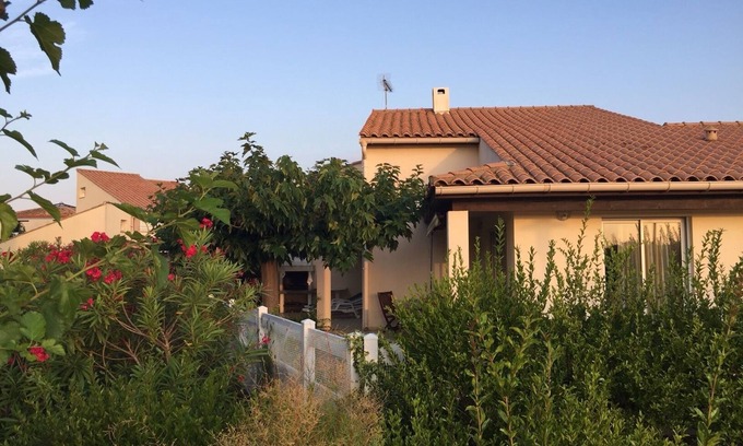 Le Grau-Du-Roi Villa | Large Villa - courtyard and terraces overlooking Lake Salonika