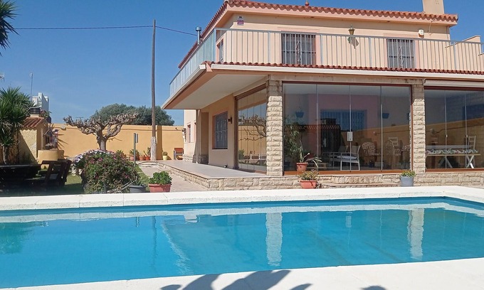 Vinaros Ski Chalet | Large villa in quiet area, very spacious and sunny (pet friendly).