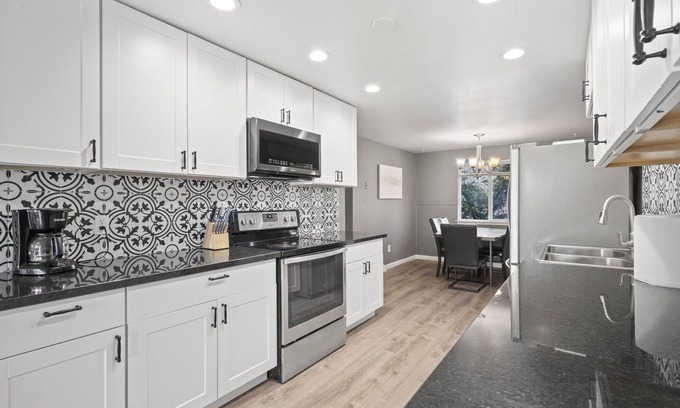 Bel Aire Apartment | Large Wheat Ridge Home - 11 Beds + 2 Livingrooms
