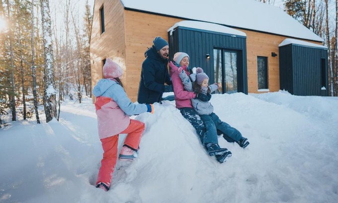 Lac Superieur Village House | Large windowed chalet surrounded by nature
