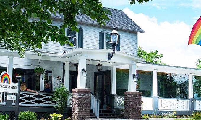 East Stroudsburg Resort | Larger Motel style rooms with king size bed