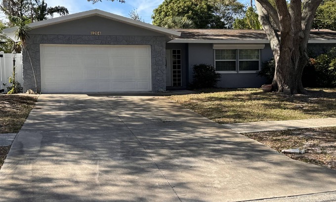 Largo House | Largo Home close to Pinellas Trail and Clearwater Beach