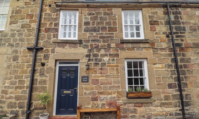 Lesbury House | LARK RISE, family friendly, country holiday cottage in Alnmouth