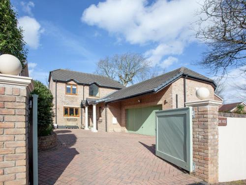 Westward Ho House | Lark Rise