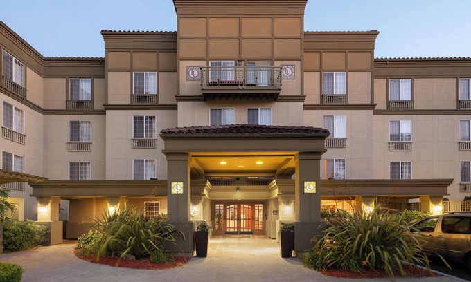 East Roseville Parkway Hotel | Larkspur Landing Extended Stay Suites Roseville