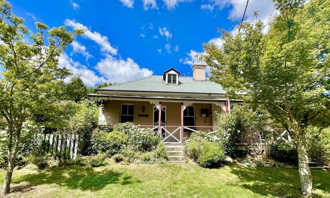 Mount Victoria Cottage | Larsen Cottage 2 - Historic Original Henry Lawson Family Cosy Cottage