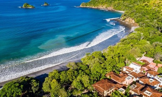 Las Catalinas Apartment | Las Catalinas - Studio Cazenovia centrally located, short walk to beach