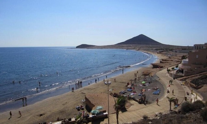 Arenas del Mar House | Las Dunas 2 by RENTMEDANO pretty house with pool, wifi, parking, 2 bedrooms