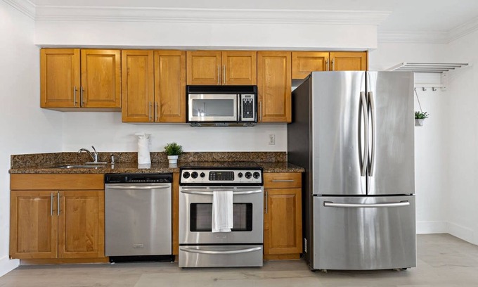 Hendricks and Venice Isles Apartment | Las Olas Blvd Exclusive Apt With Waterview