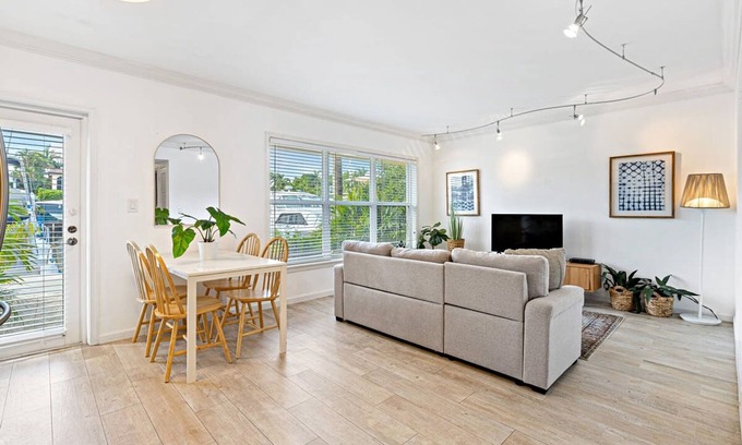 Hendricks and Venice Isles Apartment | Las Olas Blvd Waterfront Apt