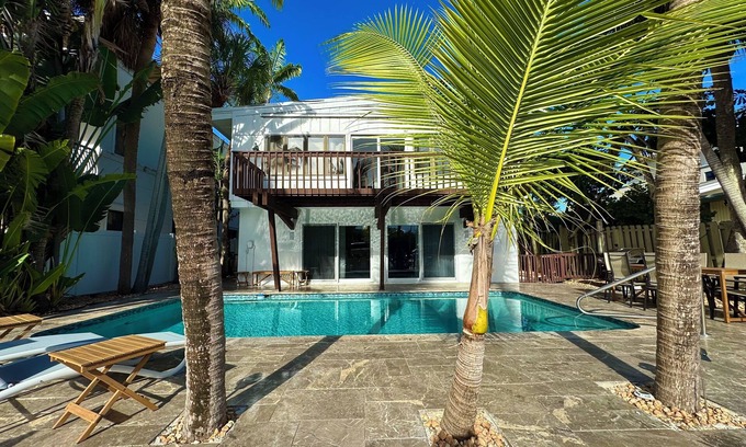 Hendricks and Venice Isles House | Las Olas Escape Duplex Beach-Pool-Sauna-Las Olas