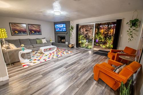 Paradise House | Las Vegas Oasis Home Primary