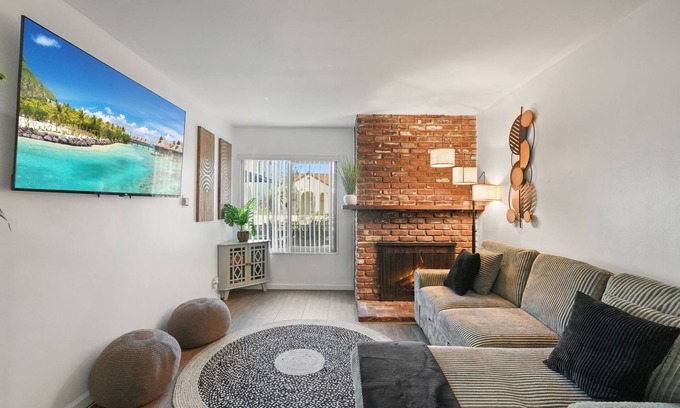 Belmont Shore Apartment | Last Minute Discounts! February Deal- Games - Beach!