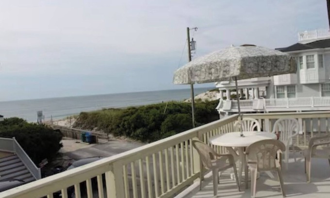 North Beach Haven Apartment | Last minute rental for Labor Day week Sat 9/2-9/9