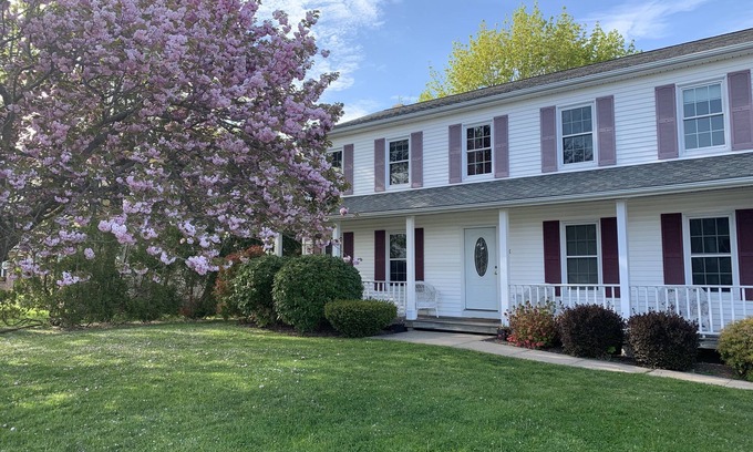 Eastward Look House | Last Week Available 6/21-6/28- Spacious home .5mi from the beach