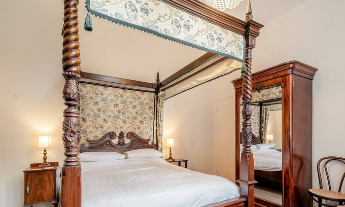 Dalmally Cottage | Late 16th century Ardbrecknish House is in a magnificent Highland setting with wonderful views of mo
