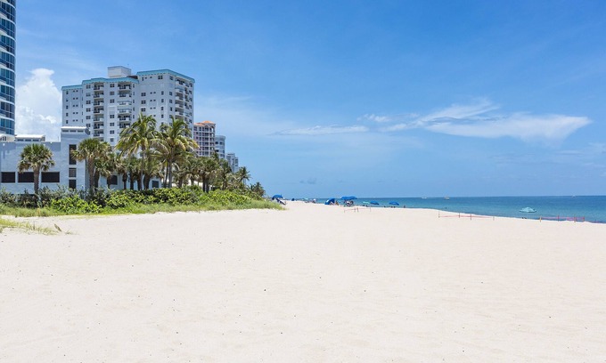 Bel Air House | Lauderdale-by-the-Sea Splendor - Private Pool Area w/Short Walk to the Beach
