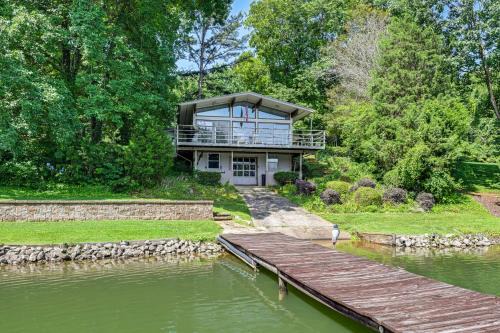 Mount Mourne House | Launch and Dock Lake Norman Retreat with Scenic Deck