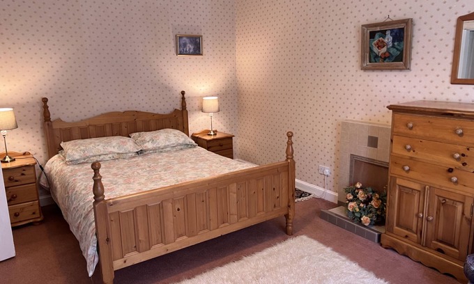 Biggar Cottage | Laundry Cottage, Carmichael Country Cottages, near Biggar. Pets welcome.