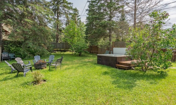 Val David Apartment | LAURA – Cozy Chalet with 4-Season Spa Val David