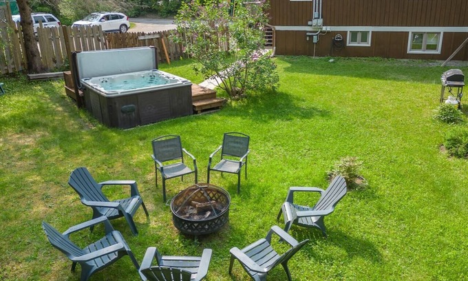 Val David Apartment | LAURA – Rustic Retreat with 4-Season Spa Val David
