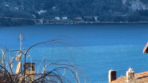 Lierna House | Laura's House, a whole house with a lake view, 5 kilometers from Varenna