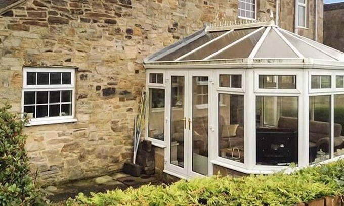 Consett Cottage | LAUREL COTTAGE, pet friendly, with a garden in Iveston