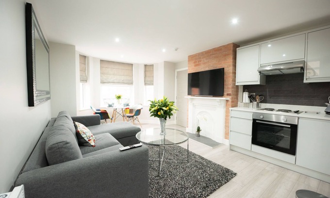 Reading Apartment | Laurel House
