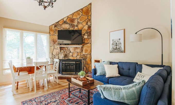 Wintergreen Apartment | Laurelwood Hollow: Walk to Ski & Swim