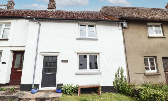 Sticklepath Cottage | LAVENDER COTTAGE, family friendly, with open fire in South Zeal
