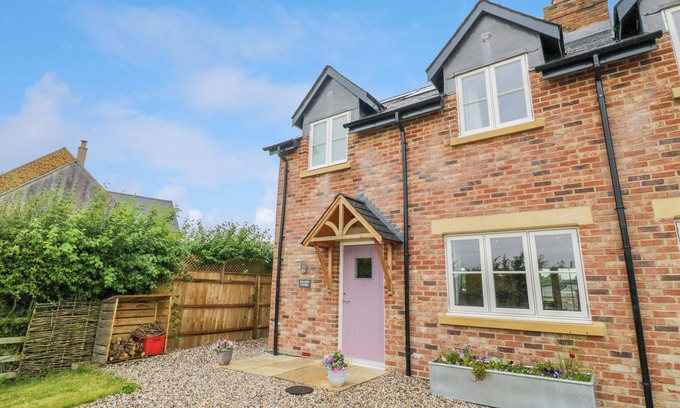 Oxhill Cottage | LAVENDER COTTAGE, family friendly, character holiday cottage in Tysoe