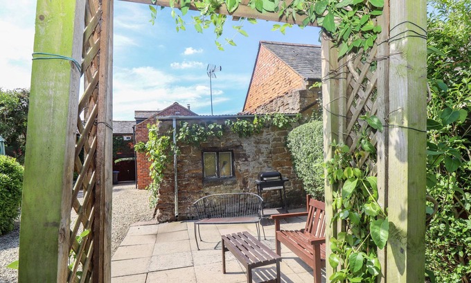 Brailes Cottage | LAVENDER COTTAGE, BRAILES, family friendly, with open fire in Brailes