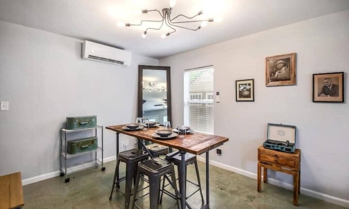 Brentwood House | Lavender House - Central Austin