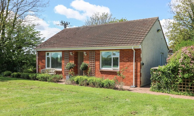 Haverfordwest Cottage | LAVENDER LODGE, family friendly, with hot tub in Haverfordwest