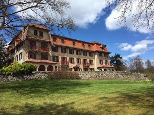 Lalouvesc Hotel | LaVieTara