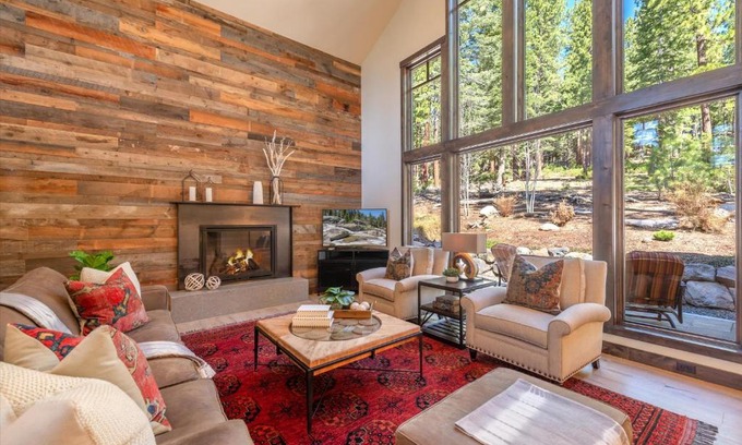 Truckee House | Lavish 4 BR in Gray's Crossing