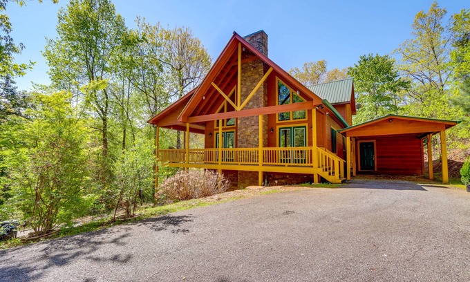 Hiawassee Cabin | Lavish Hiawassee Cabin - Great for Families!