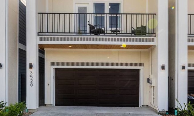 OST - South Union House | Lavish home close to downtown Houston with game rm